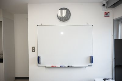 GS会議室藤沢駅南口店・イエロー 動画撮影や会議に最適な貸会議室の設備の写真