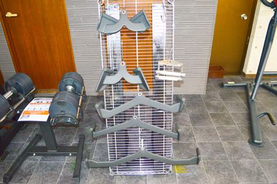 ケーブルクロスの各種アタッチメント① - アルカビル Sinwa Training Gym（真和トレーニングジム）の設備の写真