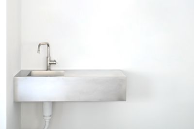 メイクルームには簡易的な流しがあります。※お湯は出ません。 - mo' better（モーベター） フォトスタジオの室内の写真