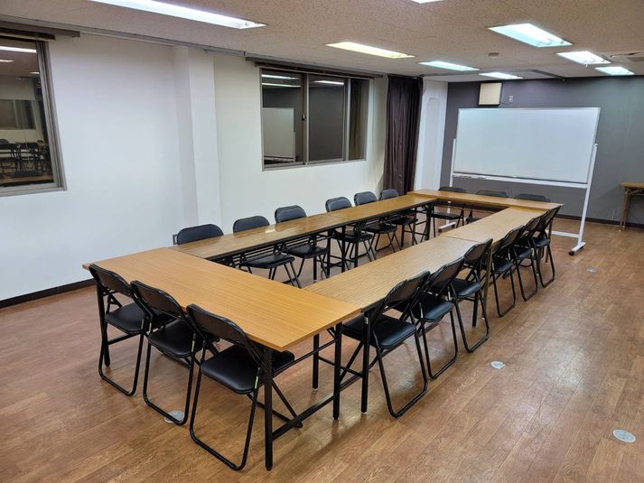 講演会や会議室としても使えます☆ - レンタルスタジオ BigTree 岸和田店　の室内の写真