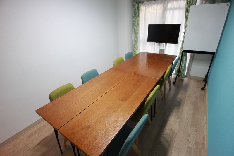 【BLUEルーム】格安貸し会議室 - エニタイムスペース新大阪