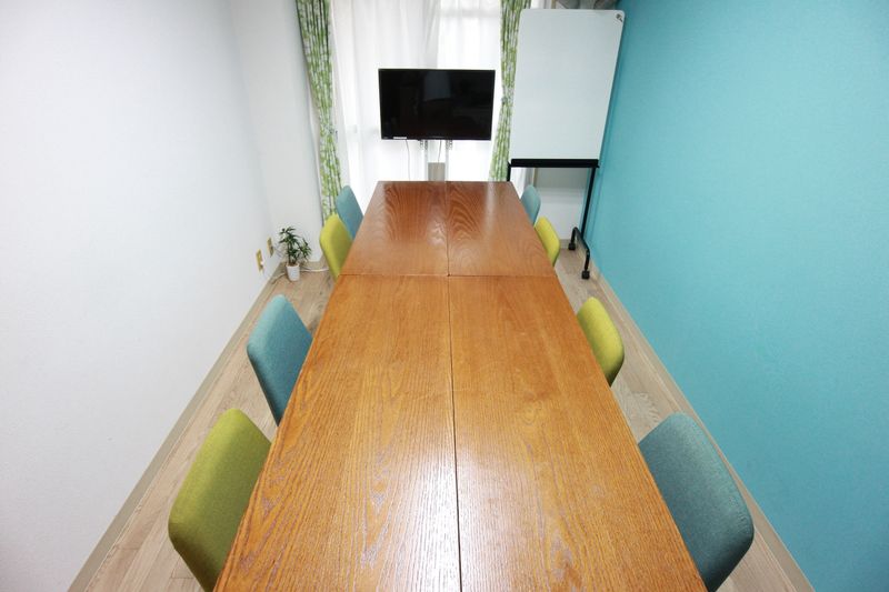 【BLUEルーム】格安貸し会議室 - エニタイムスペース新大阪