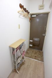 エニタイムスペース新大阪 【BLUEルーム】格安貸し会議室の室内の写真
