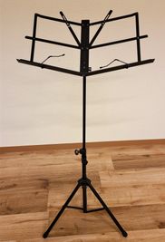 楽器演奏のための折り畳み式の譜面台を導入しました。10台御座います。 - StudioIrodori赤羽橋 防音設備有！レンタルスタジオIrodori赤羽橋店の設備の写真