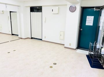 オスピタリタSTUDIO　 大和駅前店の室内の写真