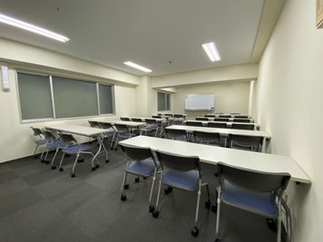 長時間利用がお得！全日の会議・セミナーなどにおすすめの開始会議室 - 大阪会議室 第7新大阪ビル