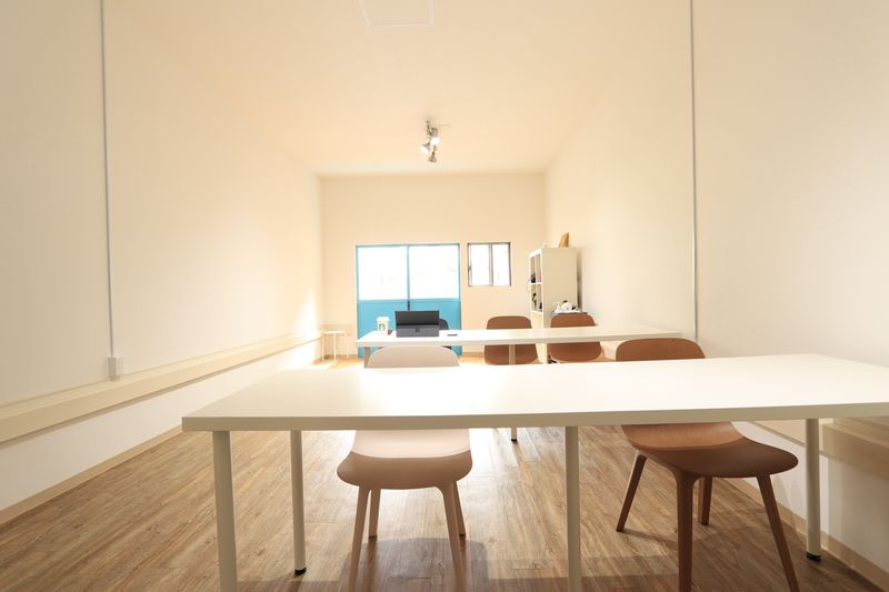 スタイリッシュ空間で会議・面接・撮影・テレワーク・ママ会・女子会 -  レンタルスペース【Blue season】 