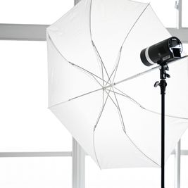 GODOX WITSTRO トランスルーセントアンブレラ（常備品） - mo' better（モーベター） フォトスタジオの設備の写真