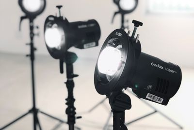 有料：GODOX AD300Pro + S2ブラケット（送信機、予備バッテリー・充電器付き） - モーベター フォトスタジオの設備の写真