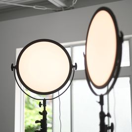 有料：Phottix Nuada R4 Ⅱ LEDライト（定常光） - mo' better（モーベター） フォトスタジオの設備の写真
