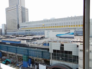 お部屋の窓から札幌駅が見えます。 - ＜カラフル会議室 札幌駅前＞ 多目的スペースのその他の写真