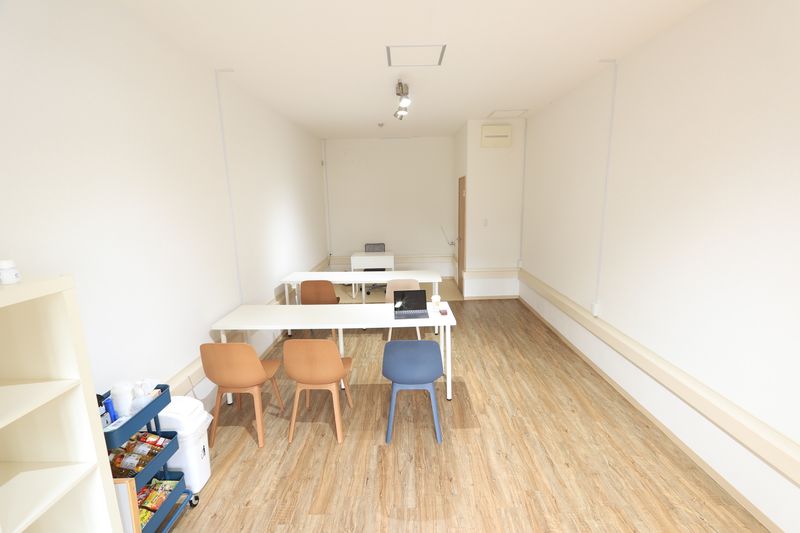 スタイリッシュ空間で会議・面接・撮影・テレワーク・ママ会・女子会 -  レンタルスペース【Blue season】 