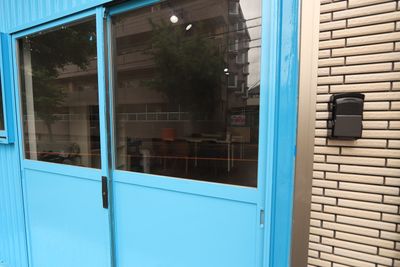  レンタルスペース【Blue season】  スタイリッシュ空間で会議・面接・撮影・テレワーク・ママ会・女子会の入口の写真