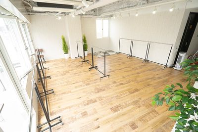 ハンガーラック 02(有料) - Space et cetera 大須店 「Space et cetera(スペースエトセトラ」の設備の写真