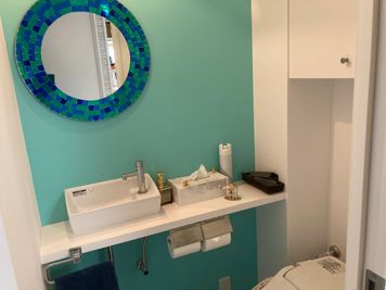 アクセントウォールがおしゃれなお手洗い - 水天宮リバーサイドスタジオ キッチン付きレンタルスタジオの室内の写真