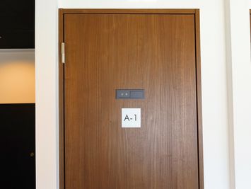 こちらのスペースはA1です - LEAD conference 駒込 A-1の入口の写真