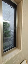 防音対策の窓となっております。 - レンタルルーム［シアター］ 防音レンタルルームの室内の写真