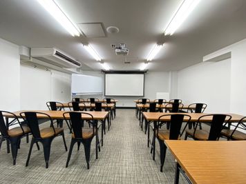 TIME SHARING渋谷ワールド宇田川ビル【無料WiFi】 【閉店】タイムシェアリング B2F会議室の室内の写真