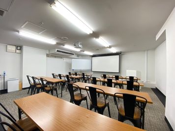 TIME SHARING渋谷ワールド宇田川ビル【無料WiFi】 【閉店】タイムシェアリング B2F会議室の室内の写真