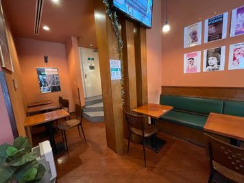 扉の奥がトイレとなります - caféGLOBE 貸切フロア、レンタルキッチンの室内の写真
