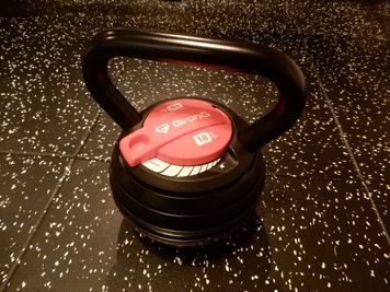 可変式ケトルベル
3.6〜18kg - R/B Workout GYMの設備の写真