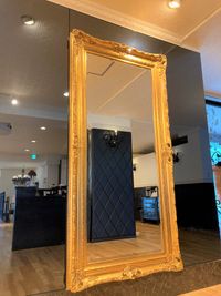 こちらの鏡は姿見、ダンス練習用のほかに撮影背景としてのご利用にも適しております。 - オダケイジダンスアカデミー ダンススタジオの室内の写真