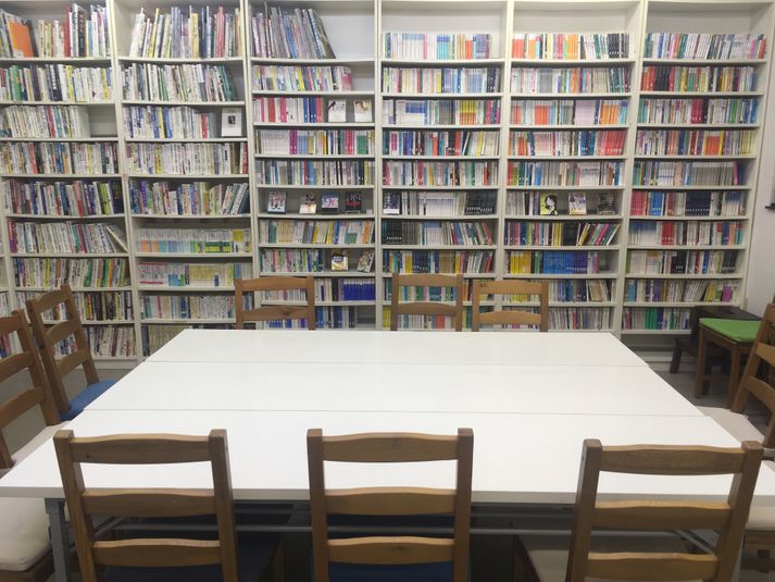 駅徒歩3分の本に囲まれたスペース - 船橋北口みらい図書館