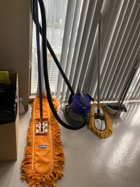 利用時間内にモップがけをお願いします - おさるアリーナ 多目的スペースの設備の写真