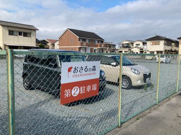 無料駐車場（１５台） - おさるアリーナ 多目的スペースのその他の写真