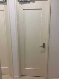 玄関の鍵と一緒についていた小さい鍵がお部屋の鍵になります - 貸会議室en.beaute 都立大学レンタルエステルームの入口の写真