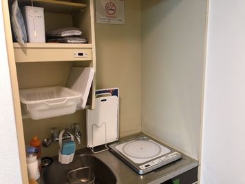 IHコンロ完備のキッチンスペース - Colormell（カラメル）六本木2号店 パーティ・撮影・会議・その他［〜12名］の室内の写真