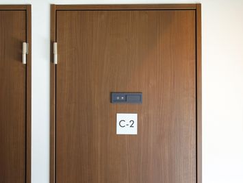 こちらのスペースはC2です - LEAD conference 駒込 C-2の入口の写真