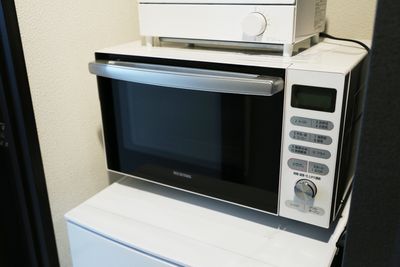 電子レンジ付きで持ち込みにも対応✨※オーブン機能は現在ございません - 渋谷 道玄坂ルーム BACKYARD FAMILY for ROOM スペース 32の室内の写真