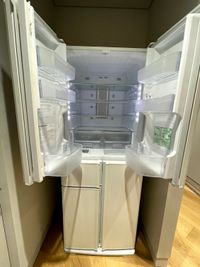 お客様で自由にご利用いただける冷蔵庫をご用意いたしました。 - ルーフラッグ賃貸住宅未来展示場 ３階　ミーティングルームの設備の写真