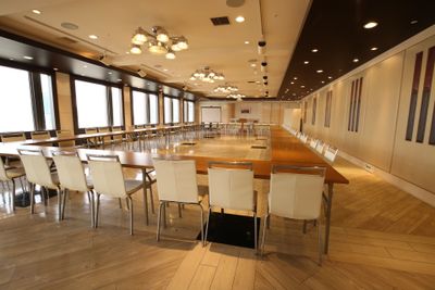 ステラコートwedding＆banquet神戸三宮　駅近くの高層ビル２４Fに位置し大型スペース２ルームと個室を完備しております。 - ステラコート　神戸三宮