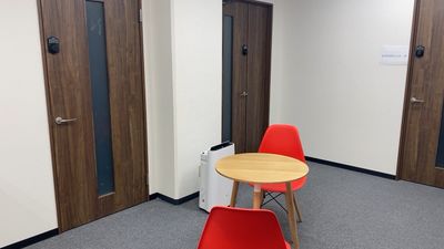 自習室うめだの貸し会議室　難波店 なんば離れ　８０３号室の入口の写真