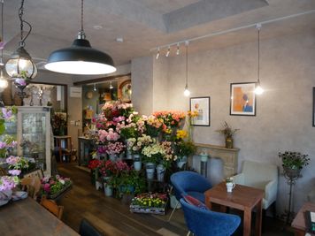 7RoomsHotel&Cafe ホテル併設のお花カフェ！の室内の写真