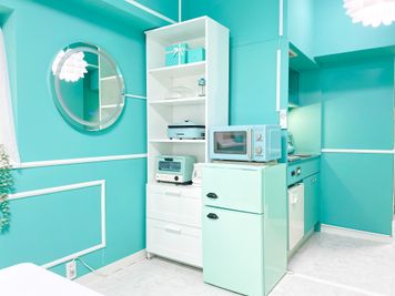 冷蔵庫、電子レンジ、食器類 - H.R.S.O 大須ティーブルー Heavenly 大須ブルーの室内の写真