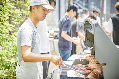 銀座の屋上で本格グリルを使ったBBQ - 紙パルプ会館 屋上ビーガーデンの室内の写真