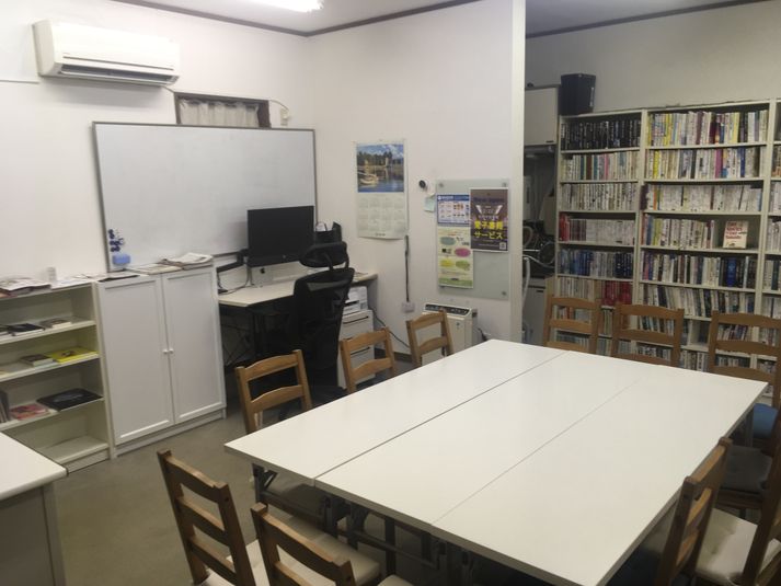 駅徒歩3分の本に囲まれたスペース - 船橋北口みらい図書館