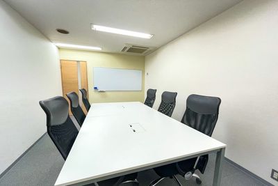 谷町四丁目駅徒歩1分！6名用会議室/Wifi/ホワイトボード/空調/フリードリンク完備、スタッフ在籍 - BIZcircle谷四駅前