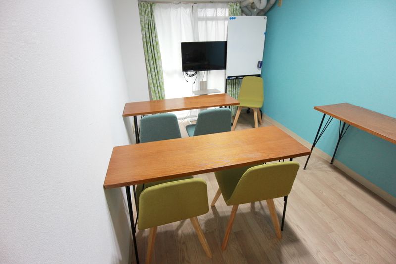 【BLUEルーム】格安貸し会議室 - エニタイムスペース新大阪