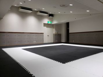鏡無し&運動マットですので、特にスポーツに向いてます☆ - レンタルスタジオBigTree  	和泉和気店Aルーム　 和泉和気店　Aルーム　 の室内の写真