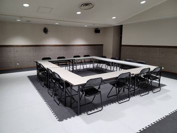 講演会や会議室としても使えます☆ - レンタルスタジオBigTree  	和泉和気店Aルーム　 和泉和気店　Aルーム　 の室内の写真