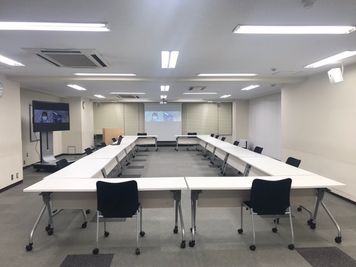 オンライン会議★TVモニターも無料🎵 - 銀座ユニーク貸会議室5丁目店 G301 大会議室の室内の写真