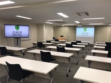 試験に★スクール型　29名（1名がけ） - 銀座ユニーク貸会議室5丁目店 G301 大会議室の室内の写真