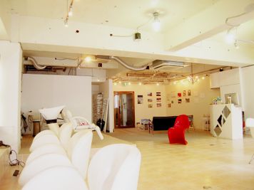 Les Baladins du Miroir シェアサロン　Hair & Eyelush & Nailの入口の写真