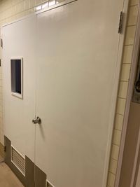 THビル2階Dルーム 多目的スペース（会議室、ダンス）の入口の写真