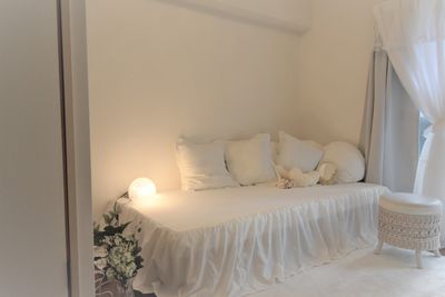 あなたの推しカラーは何色？純白のお部屋で何色にも対応できます。𓂃◌𓈒𓐍 - party coco 【NUMA部屋】本人不在の誕生日会の室内の写真