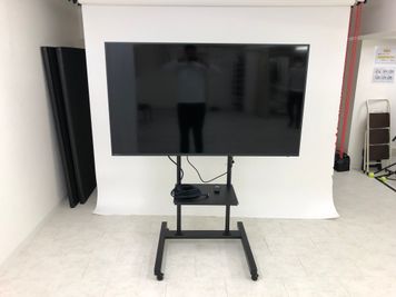 65型の4Kモニターがございます！テザー撮影につかってもよいし、セミナーやリモート会議にも使えます。 - Studio AS 写真・動画撮影スタジオ【studio As】五反田の設備の写真